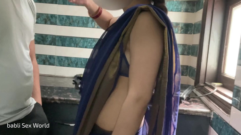 Babli_sex_world: 부엌에서 핫한 아줌마와 섹스 풀 힌디어 오디오를 보여주는 거유