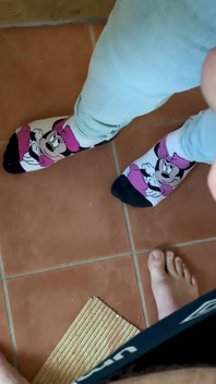 Honění v koupelně pěkné nohy