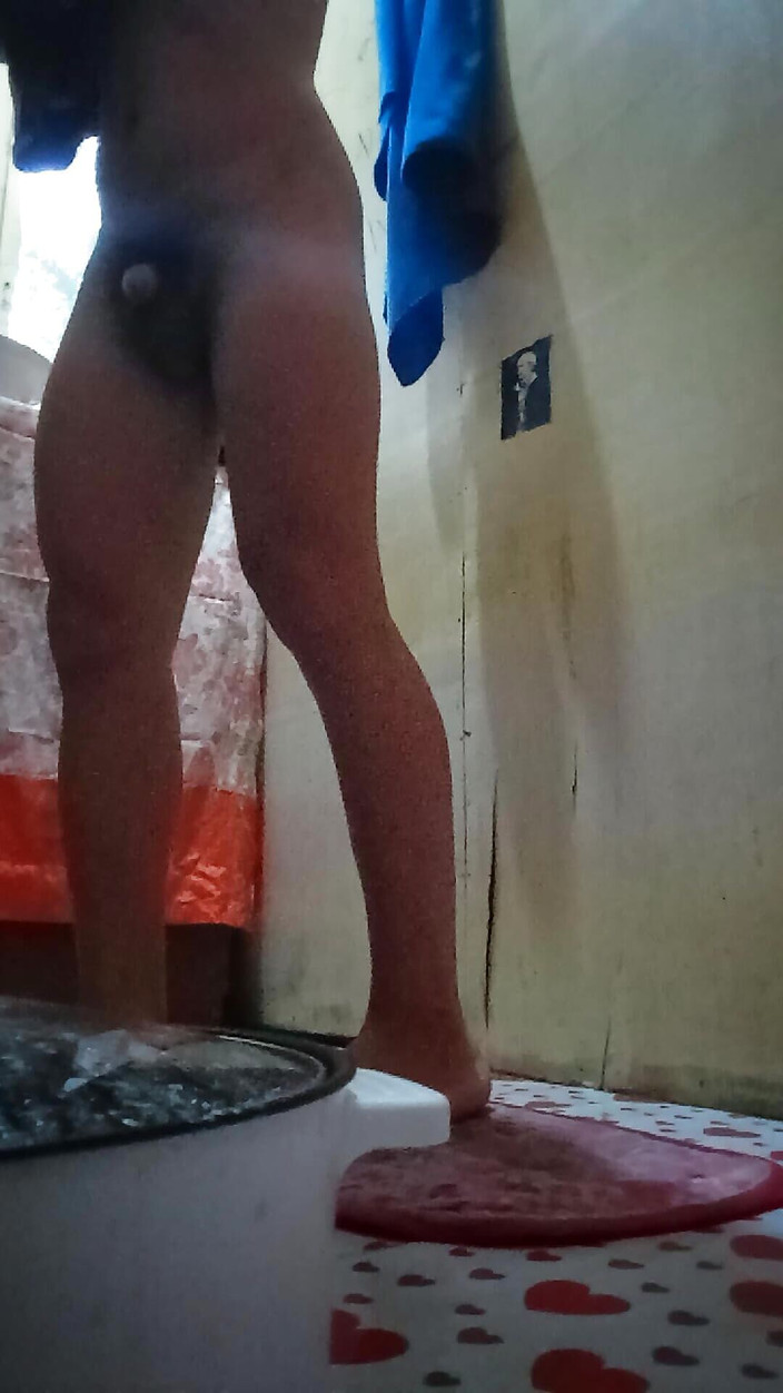 Reynaldo6: 少女はいつも部屋に一人でいた