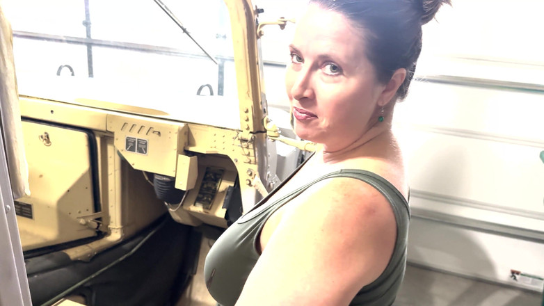 Fell-on Productions: Máy bay bà già Madisin Lee thổi kèn trong tôi...