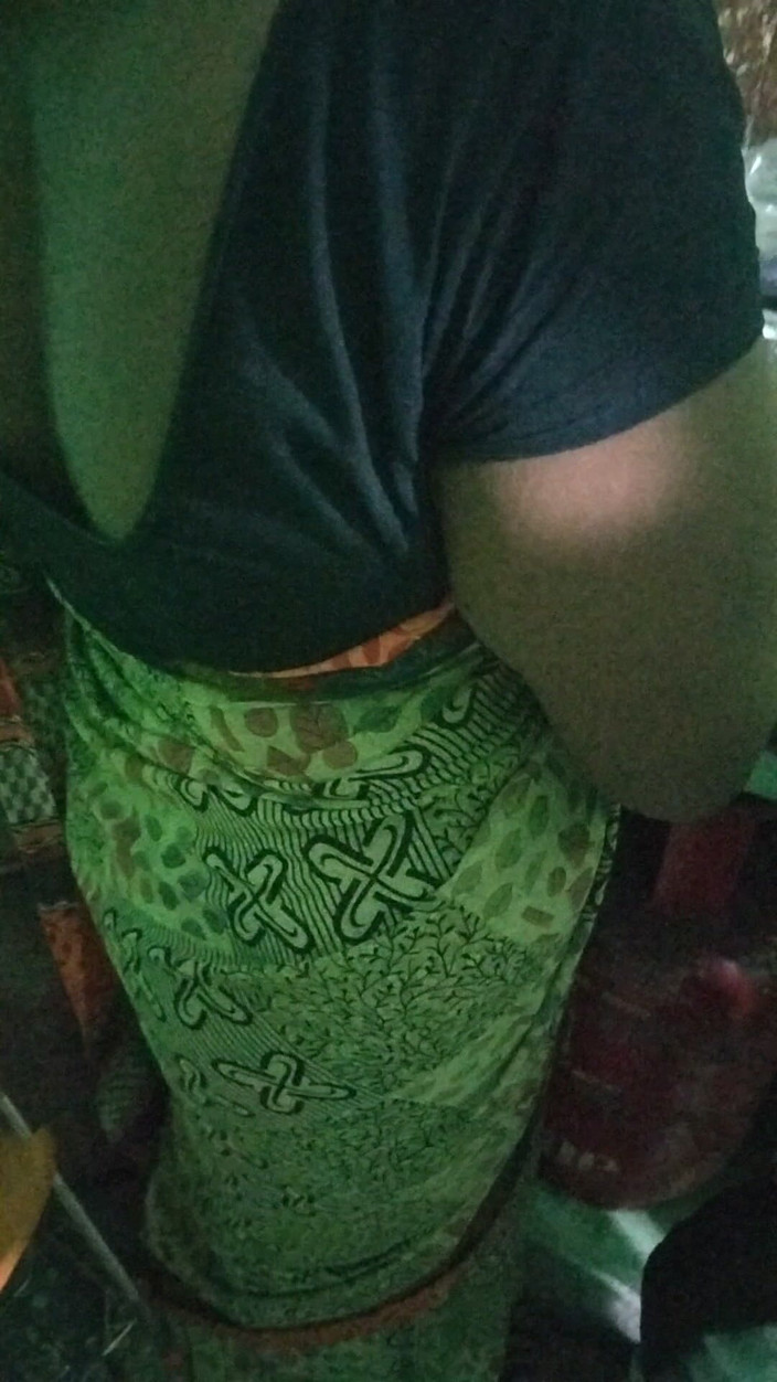 Tamil lesbian: Saree Memakai Makcik Baru Bercakap