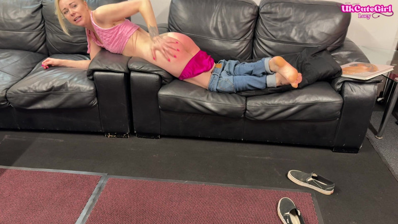 UKCuteGirl Lucy Lauren: Lucy'nin arsız otk ve çıplak alt kemer cezası