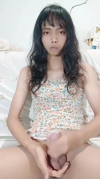 Masturbazione di una trans asiatica