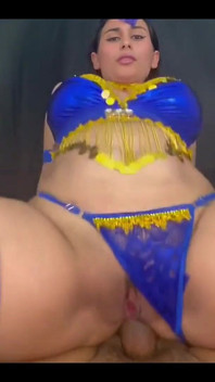 アラブの女の子が巨根でお尻を開く