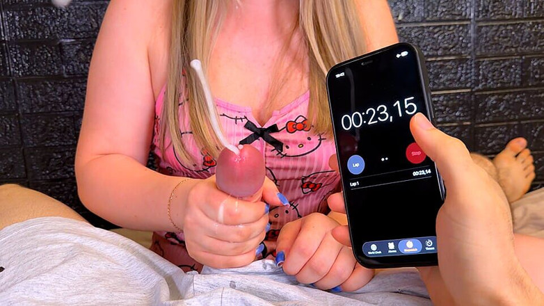 Marshmallow Sweet: Sborra in 23 secondi - bionda sexy prova la sua prima sega...