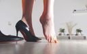 Legs On Heels: Mes jambes sur des talons, me promenant avec grâce