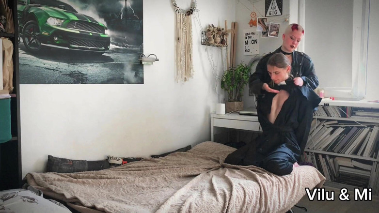 Vilu_and_Mi: Succubus Vilu Vidish Pegs Mladý kněz