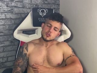 BoyGym: Probier meinen großen schwanz, pls***