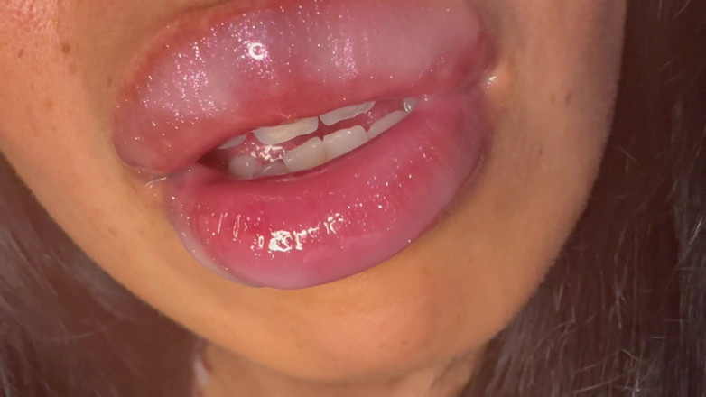 Asmr_mouth: Ein loooot lipgloss, wenn ich mich küsste