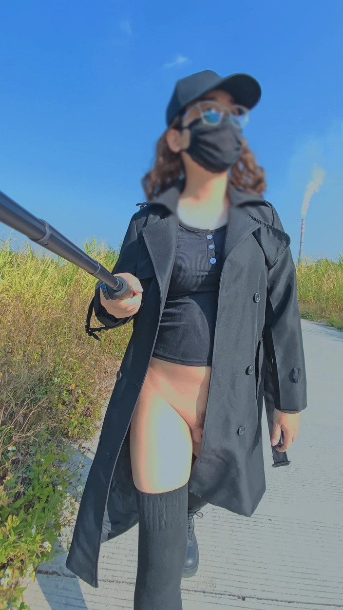 cd_vv: Büyük Kıçlı Sahte Kız Çıplak Bir Köy Yolunda Yürüyor Bölüm 12