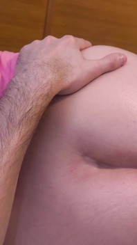 Bini Bermain Permainan Telefon Dan Menggunakan Pepek Percuma Untuk Seks Creampie