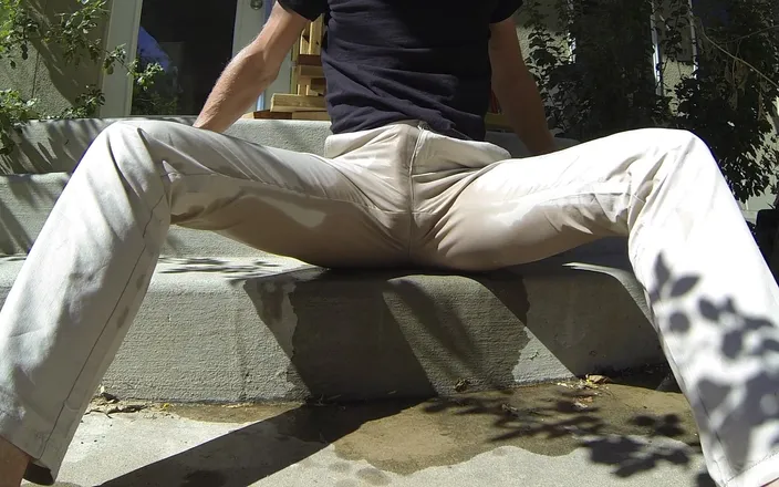Lapetus: Khaki pants turn see-through with piss