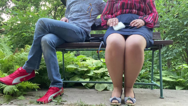 OurFetishLife: Heiße MILF mit einem wunderschönen arsch führt einen pad im...