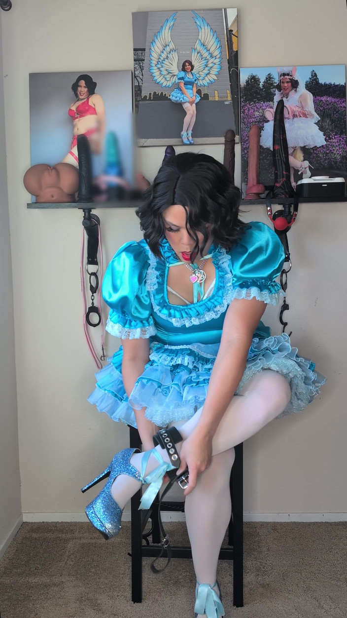 Sissy Candy: Chystám se se Sissy Služkou Candy!