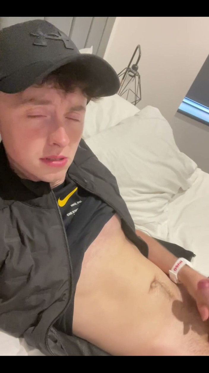 Kyle and Kam: Nice Cumshot