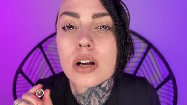 Miss Valentina: Pemujaan lipgloss