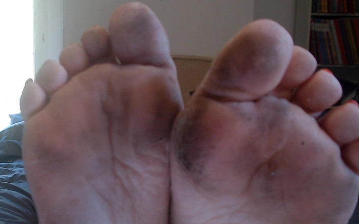 Lady Chloe: JOI Francais - vaše nevlastní matka vás nutí cítit její nohy...