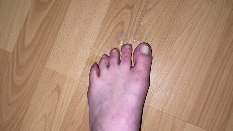 Elena917: Licking Feet and Toes, Spitting, Domination POV Custom Video