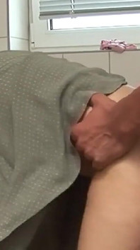 Napalona Casilinga zerżnięta pieska w łazience przez Big Cock