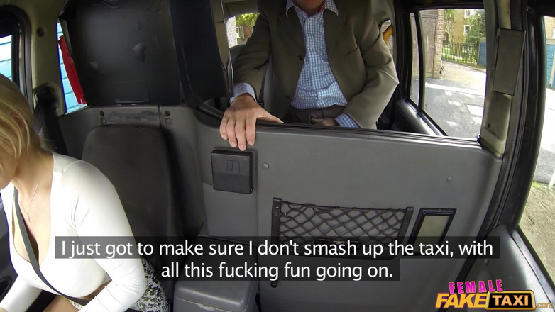 Female Fake Taxi: Vrouwelijke nep-taxi - wilde nieuwe chauffeur speelt een spelletje durf in...