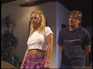 Smokin Hot Teens: Manželský pár šuká sexy malou blonďatou teenagerku