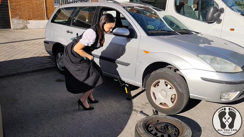 All You Can Fetish: Dirndl salope se fait salir et huiler en changeant ses...