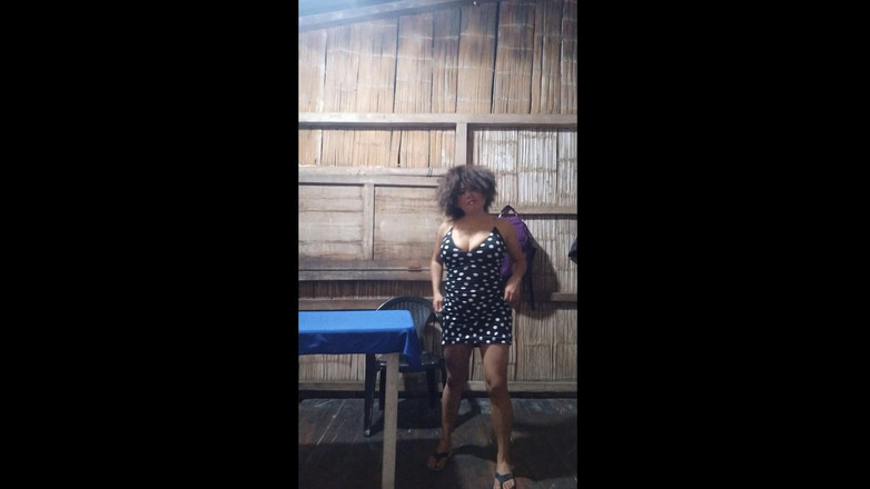 Martin13: Min styvsyster utför en super sensuell dans för att jag...