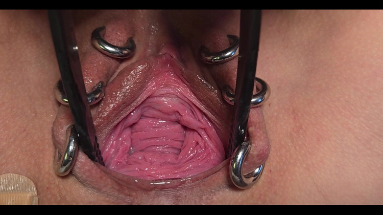 Dirty Molly: Gaped Open on Full Display!