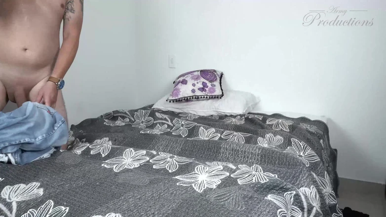 Army Productions: 隣人と夫を騙す