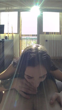 Fantezie facială: deliciul acoperită de spermă al gagicii slabe