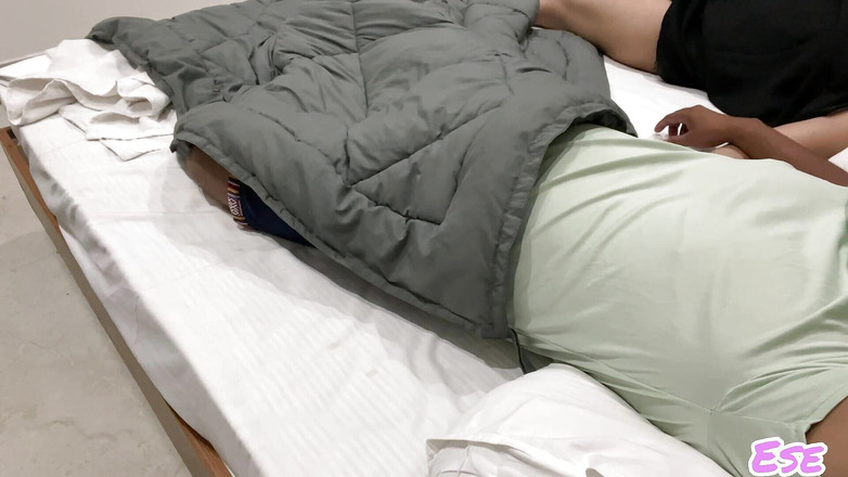 Sammy Sins: Aku dan ibu tiriku ngentot habis-habisan semalaman di kamar hotel