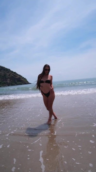 Sexy Plážová Pohoda V Mini Bikinách