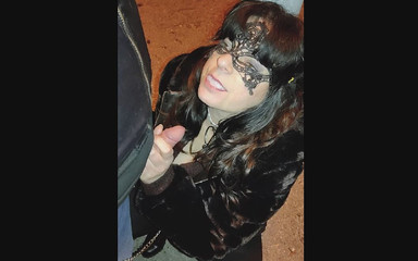 Toilet Mommy: Tomando leche en perrito en un parque público