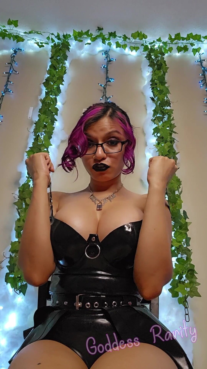 Goddess Rarity: Un docteur fait des recherches sur les bêtas