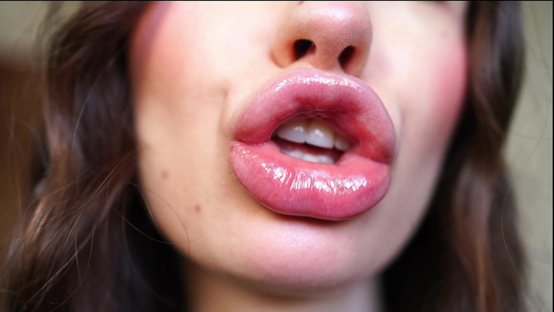 Rarible Diamond: Naughty Chick Lip Pouting