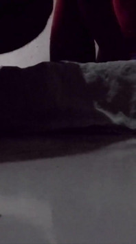 Mój skurwiel włożył kamerę i zmusił mnie do oglądania porno sam na komputerze i przyłapał mnie na masturbacji, a następnie mnie przeleciał