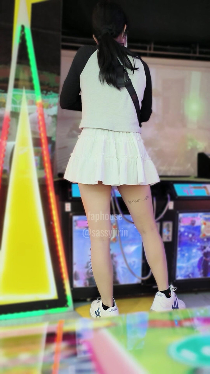 Caged sissy: Caged Sissy: Percubaan Arked Pertama