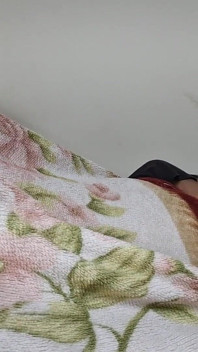 Chytil jsem svou nevlastní sestru na posteli bez kalhotek nechtěl jsem odpočívat Nakonec jsem ji ošukal sexy