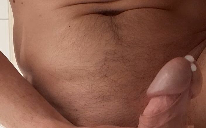 Wlad777: L'uomo solitario si masturba