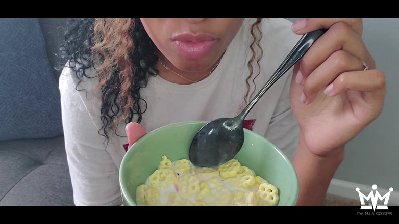 Mya Mula Goddess: Bratty giantess nuốt chửng những người bạn nhỏ bé của...