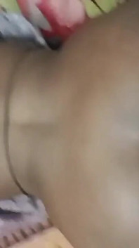 Bini jalang menjerit seperti puting diseksa & pantat besar dikongkek dalam filem bertukar cuckold doggy!