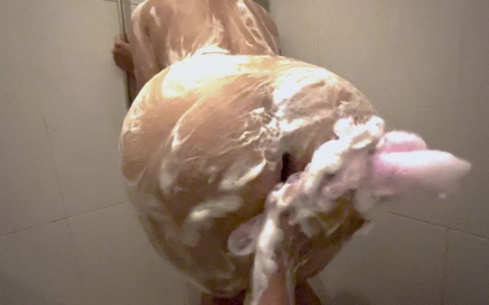 memewmbem: 美味！！一边玩 toge binor 一边洗澡