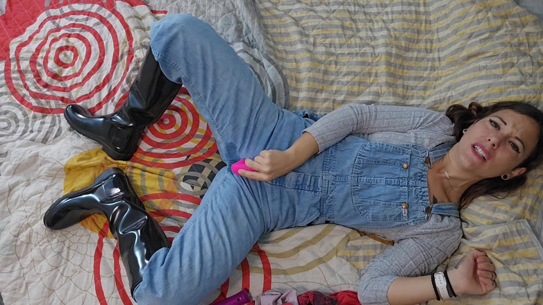 dafnedenoch: Lee Jeans und Hunter Boots Masturbation und Spritzen