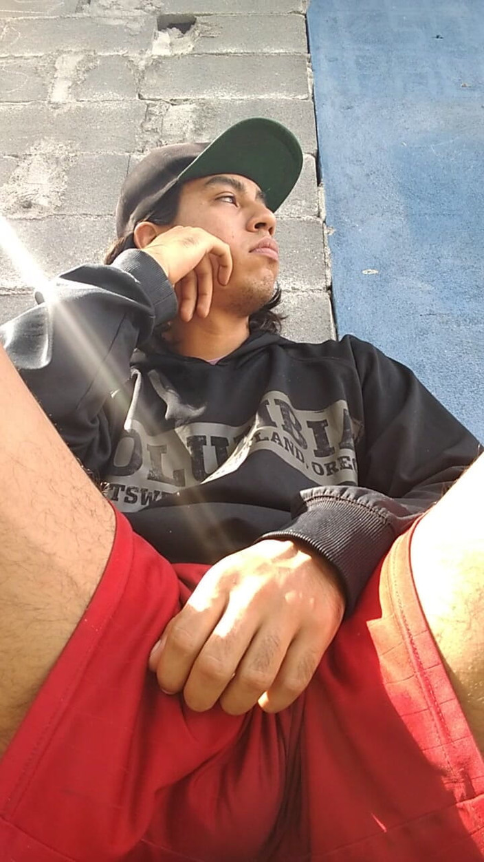 AlexAlejandro13: Un cazzo enorme di questo tizio dalla testa grande