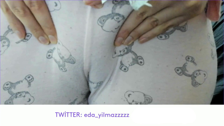 bigass_sexy_bigboobs: Masturbarse con pijamas