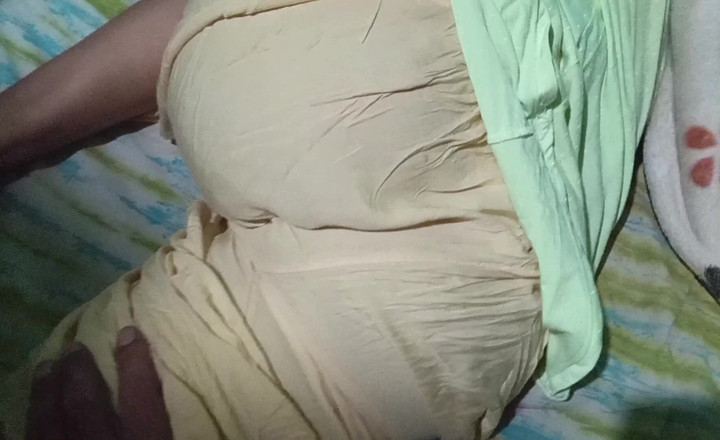 CoupleWorld: Adik tiri menunjukkan pepek comelnya apabila saya mahu melihat