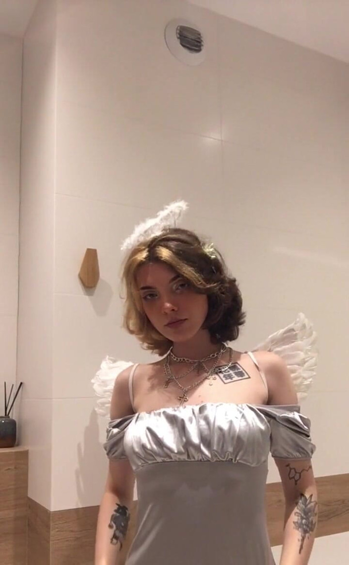 Soft Vulgar: 요즘 내 의상으로 즐기는 Angel Im이 될 수 있어, 네가 좋아해
