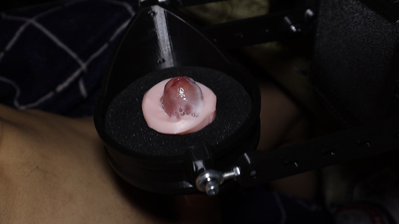 SEXY_GUYBEST: Automatický masturbátor v akci, ale snažím se nestříkat a uspěju