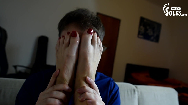 Czech Soles - foot fetish content: Menyembah kaki telanjang dewasa dengan stoking jala