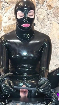 묶이고 오르가즘을 느끼는 그녀, 입에 따먹기!
